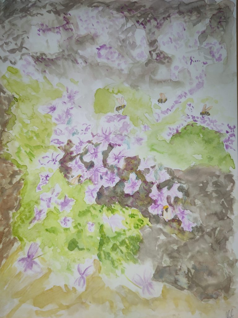 Aquarell – lila Blüten mit Bienen in fließenden Grün- und Brauntönen